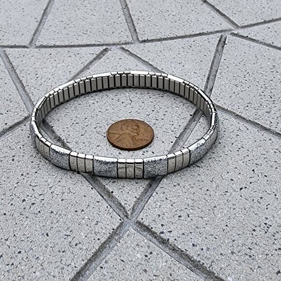 Milor Silver Tone Polished Glitter Stainless Steel Stretchy Link Bracelet - Picture 3 of 6